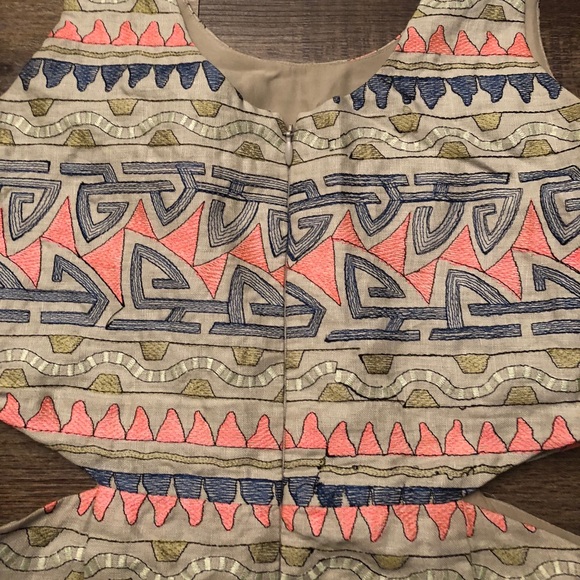 Patterned Cut-Out  Dress - Picture 3 of 6